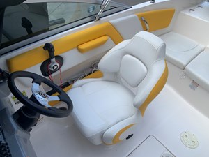 Chaparral 21 Sport H20 7 07.helm.2