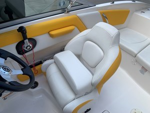 Chaparral 21 Sport H20 8 08.helm.3