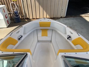 Chaparral 21 Sport H20 13 13.bow.seat