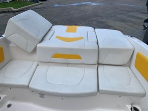 Chaparral 21 Sport H20 16 16.aft.lounge2