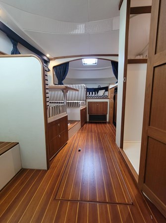 8971592_20230726071112064_1_XLARGE