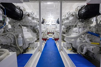 GOIN DEEP 59 70_bertram_goin_deep_engine_room_01