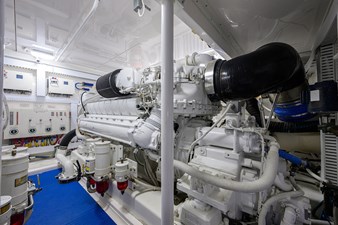 GOIN DEEP 62 70_bertram_goin_deep_engine_room_02