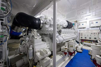 GOIN DEEP 63 70_bertram_goin_deep_engine_room_03