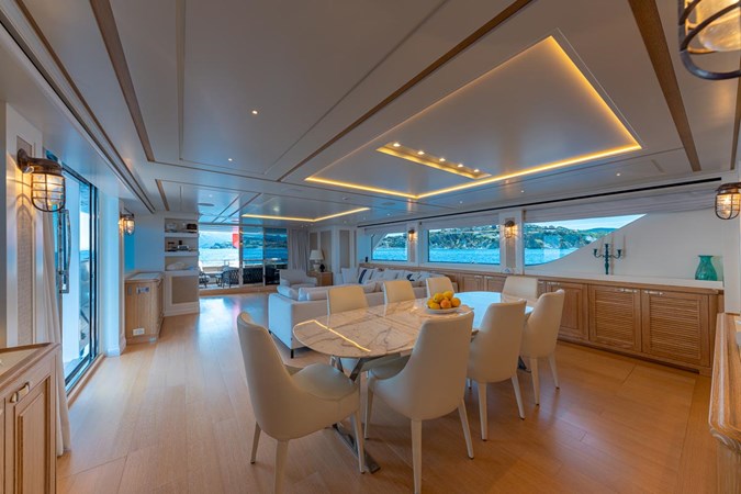 DINING TABLE MAIN DECK