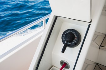 MOONSHOT 34 Aft Deck Thruster Control