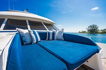 MOONSHOT 36 Bow Sofa
