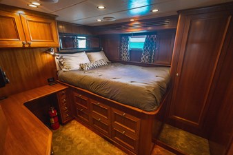 MOONSHOT 40 Captain's Quarter