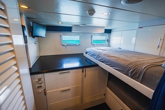 MOONSHOT 42 Crew Quarter