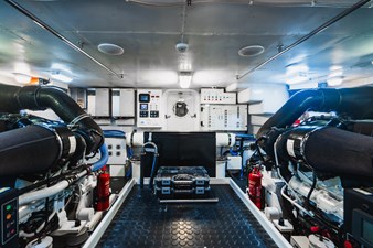 MOONSHOT 44 Engine Room