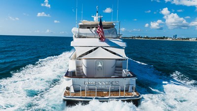 MOONSHOT 49 048_MOONSHOT_Stern_HR