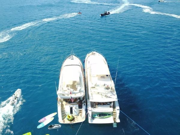 2000 FERRETTI YACHTS 80 - Yacht for sale