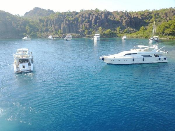 2000 FERRETTI YACHTS 80 - Yacht for sale