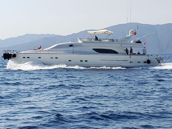 2000 FERRETTI YACHTS 80 - Yacht for sale