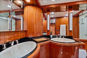 SEA GRACE 17 Owners Stateroom Head