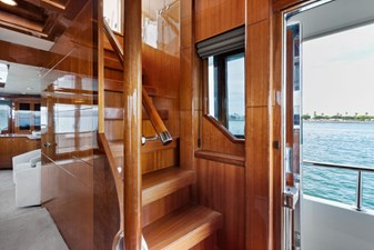 SEA GRACE 25 Stairwell