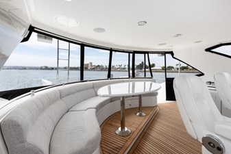 SEA GRACE 33 Flybridge Seating
