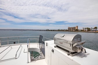 SEA GRACE 38 Sundeck Grill