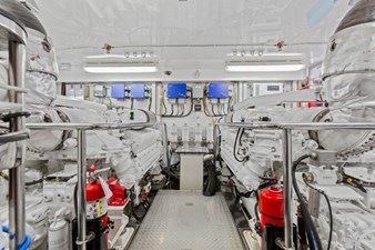 SEA GRACE 50 Engine Room