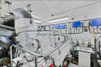 SEA GRACE 51 Engine Room