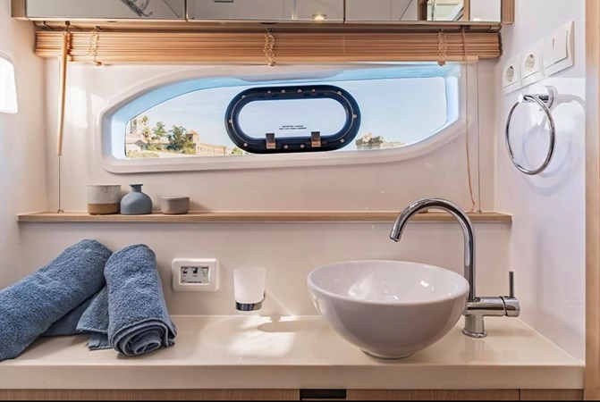 2020 Aquila 44 No Tan Lines Screenshot 2023-09-15 at 2.44.14 PM