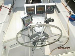 Mintaka 18 18_2803144_28_catalina_cockpit_helm