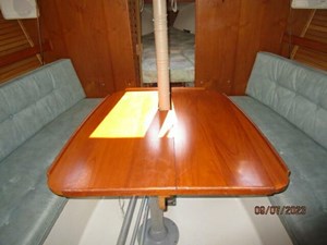 Mintaka 30 30_2803144_28_catalina_salon_table