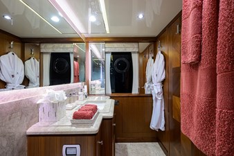 GG 18 Owner Ensuite