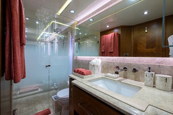 GG 19 Owner Ensuite