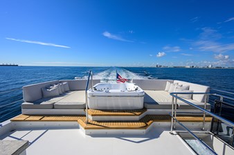 GG 31 Jacuzzi with Sun Pad