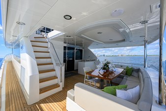 GG 42 Aft Deck Bar
