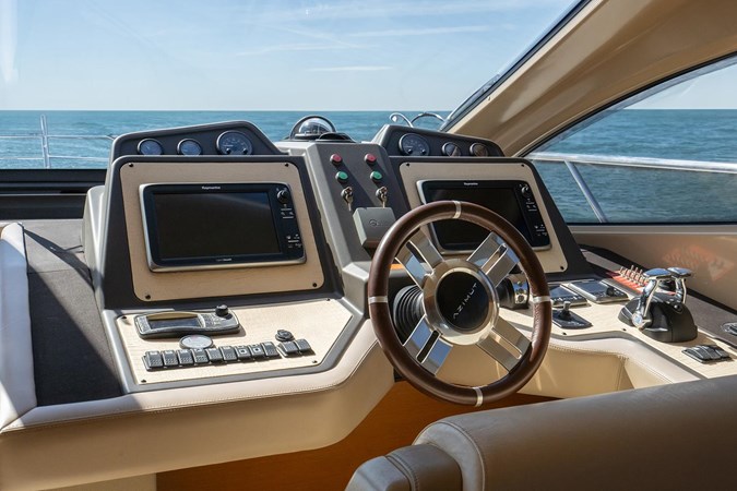 Azimut 64 2013