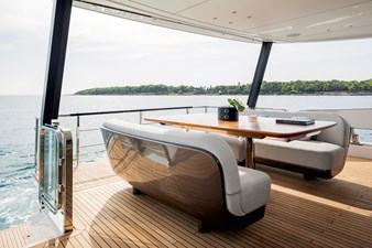 AZIMUT GRANDE 26 M 6 G26M-Cockpit-Deck2Deck-1_Low-res