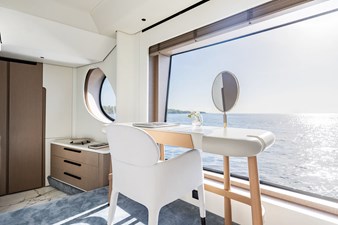 AZIMUT GRANDE 26 M 15 G26M-Owner-Vanity-Corner-1_Low-res-1