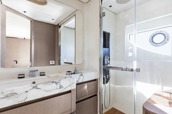AZIMUT GRANDE 26 M 16 G26M-Port-Side-Vip-Head_Low-res