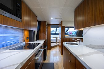 COOL CHANGE 8 Galley