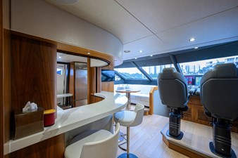 COOL CHANGE 13 Helm and Dining