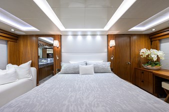COOL CHANGE 18 Master Stateroom