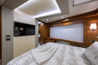 COOL CHANGE 27 Forward Stateroom