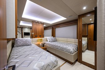 COOL CHANGE 37 Port Guest Stateroom