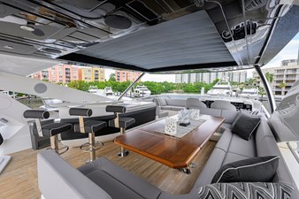 COOL CHANGE 44 Flybridge Dining 