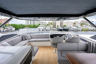 COOL CHANGE 46 Flybridge Helm