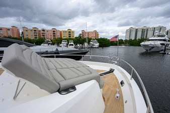 COOL CHANGE 52 Fore Deck