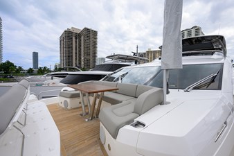 COOL CHANGE 53 Fore Deck