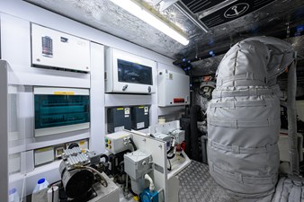 COOL CHANGE 66 Engine Room