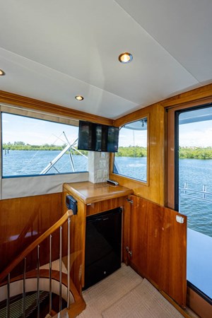 _enclosed_flybridge_7