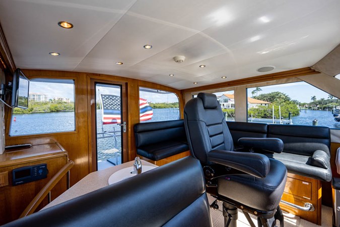 _enclosed_flybridge_10