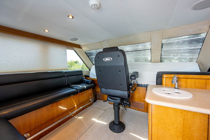 _enclosed_flybridge_12