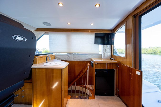 _enclosed_flybridge_14