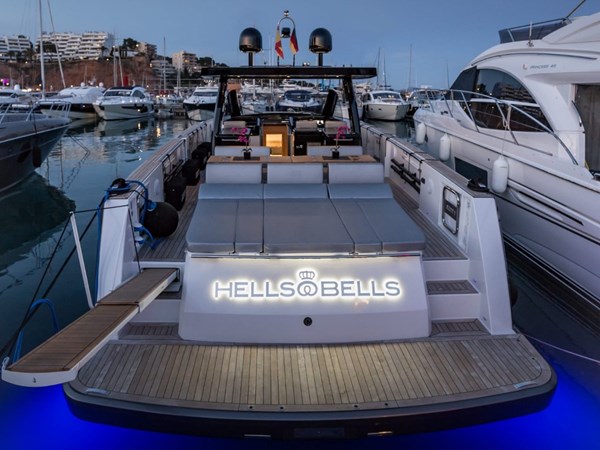 c90dc26c-b4df-4009-871e-df3df2262214-large